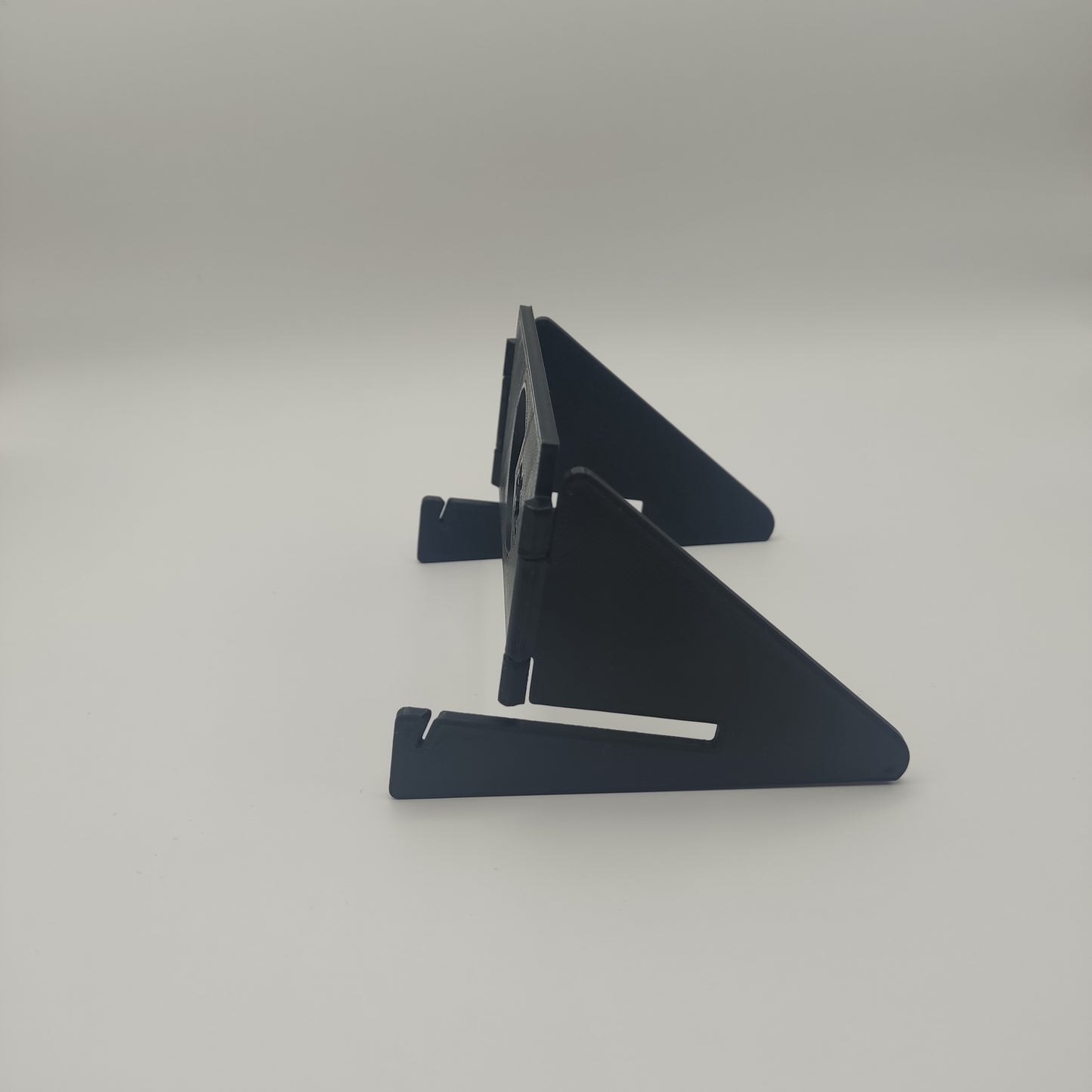 Guzzawan Puzzle Stand