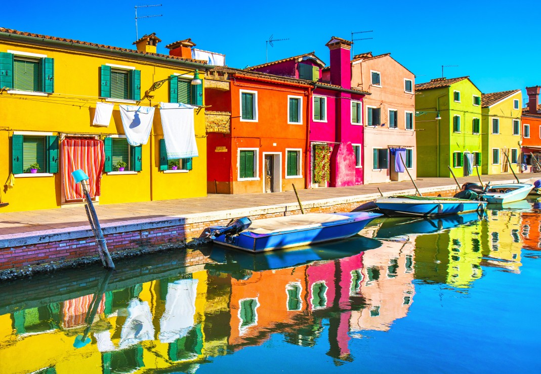 Alipson A Break in Burano, Italy (1000 Pieces)